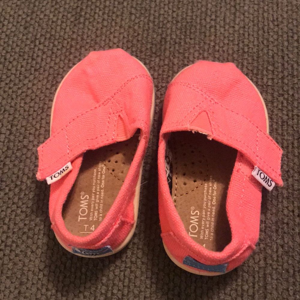 Toms Size 4 Shoes